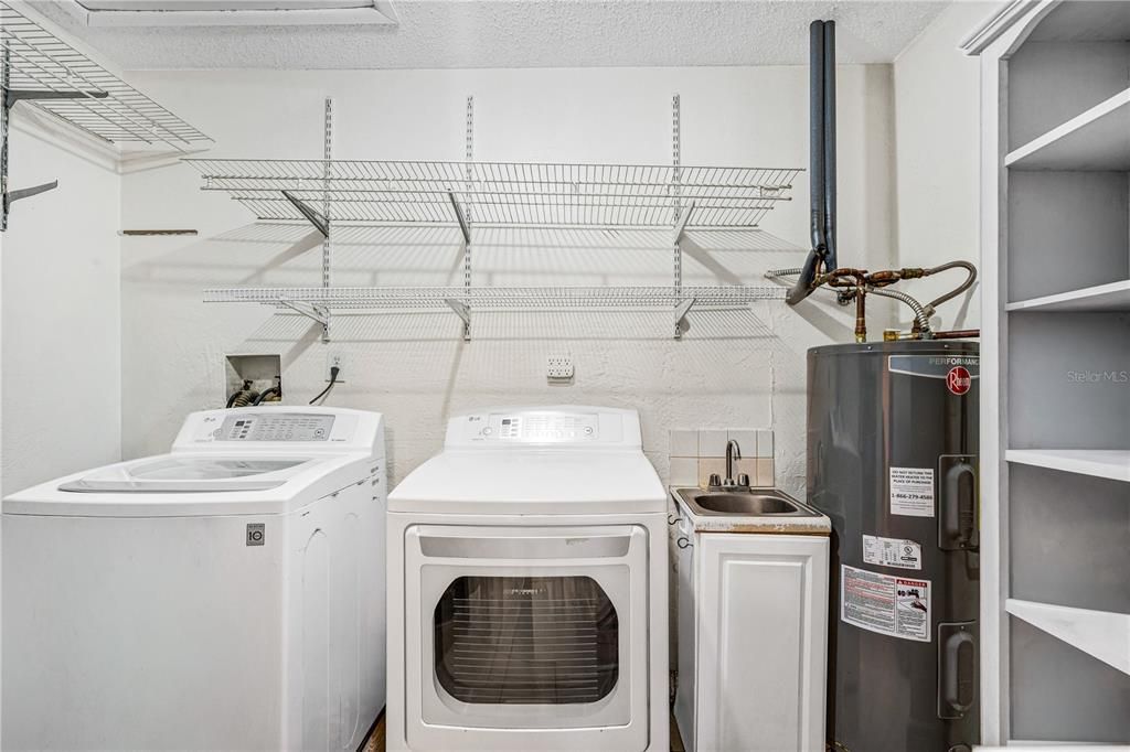 For Sale: $299,900 (4 beds, 2 baths, 1564 Square Feet)