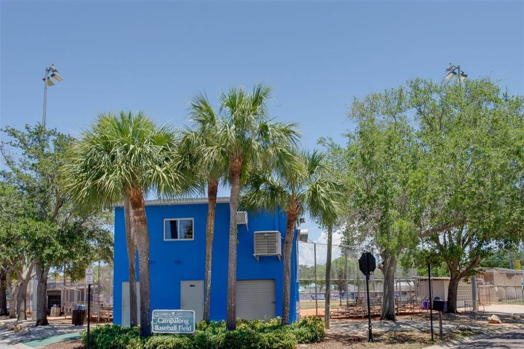 На продажу: $895,000 (0.16 acres)