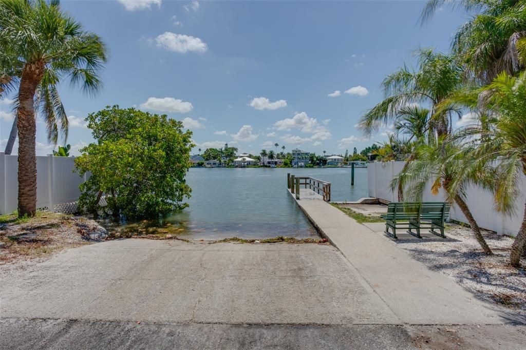 На продажу: $895,000 (0.16 acres)