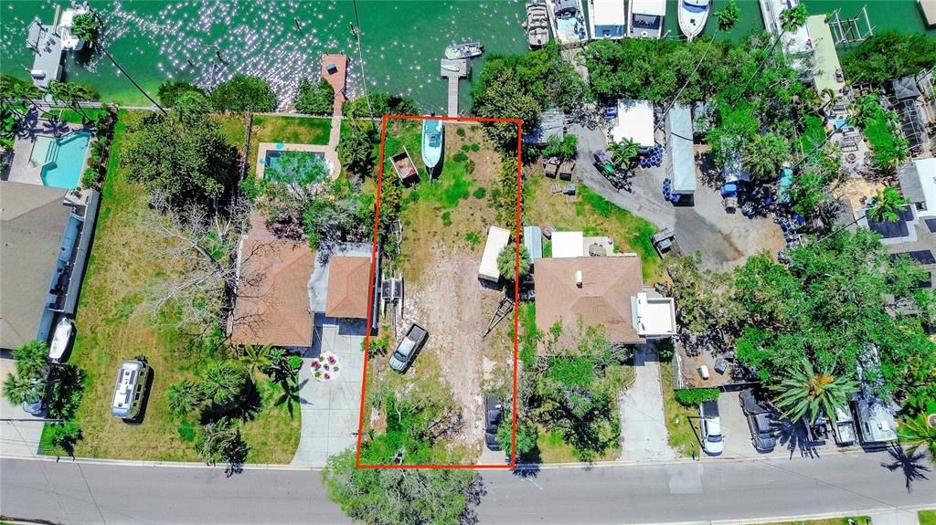 На продажу: $895,000 (0.16 acres)