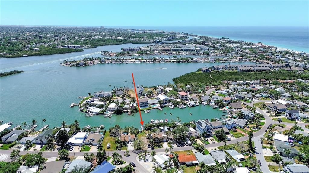 На продажу: $895,000 (0.16 acres)