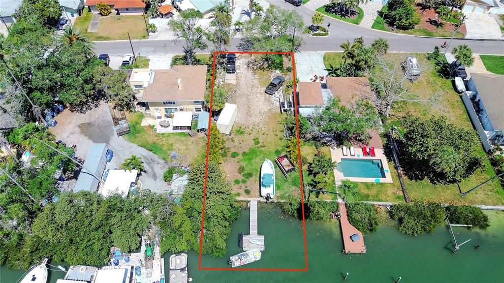 На продажу: $895,000 (0.16 acres)