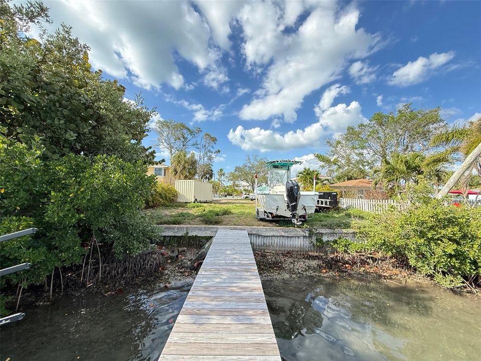 На продажу: $895,000 (0.16 acres)