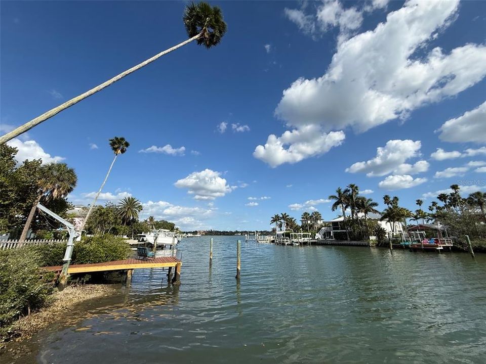 На продажу: $895,000 (0.16 acres)