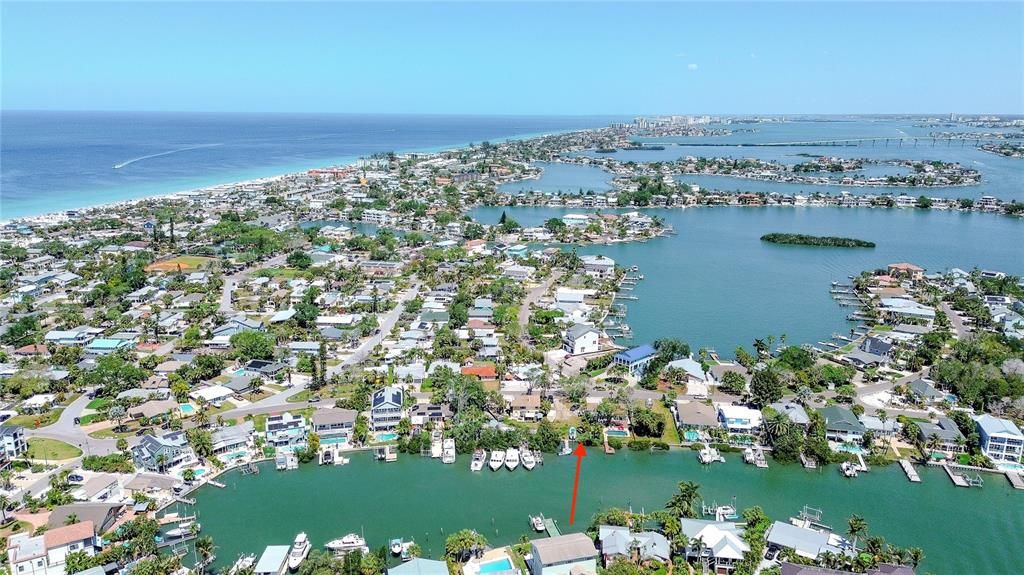 На продажу: $895,000 (0.16 acres)