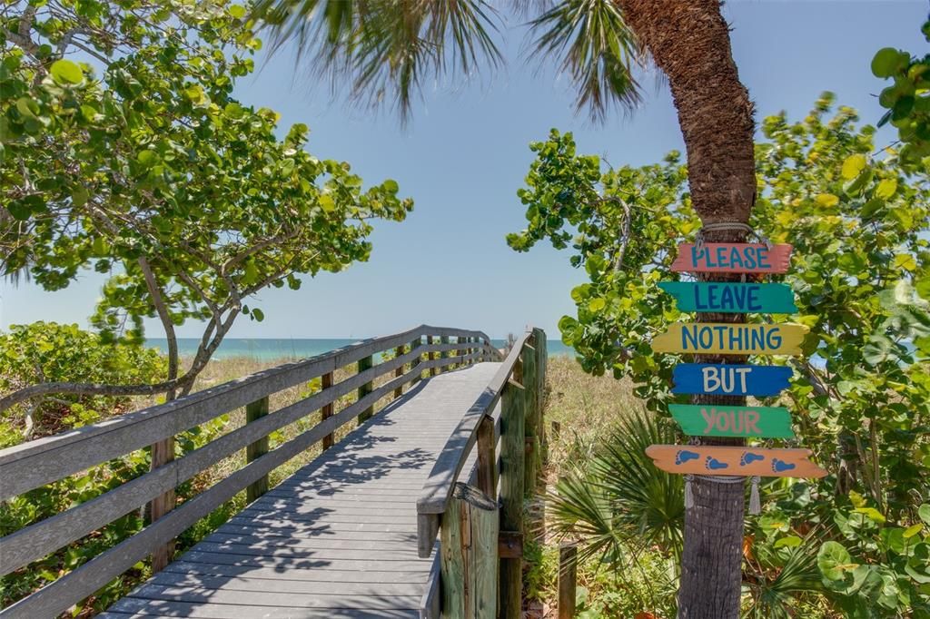 На продажу: $895,000 (0.16 acres)