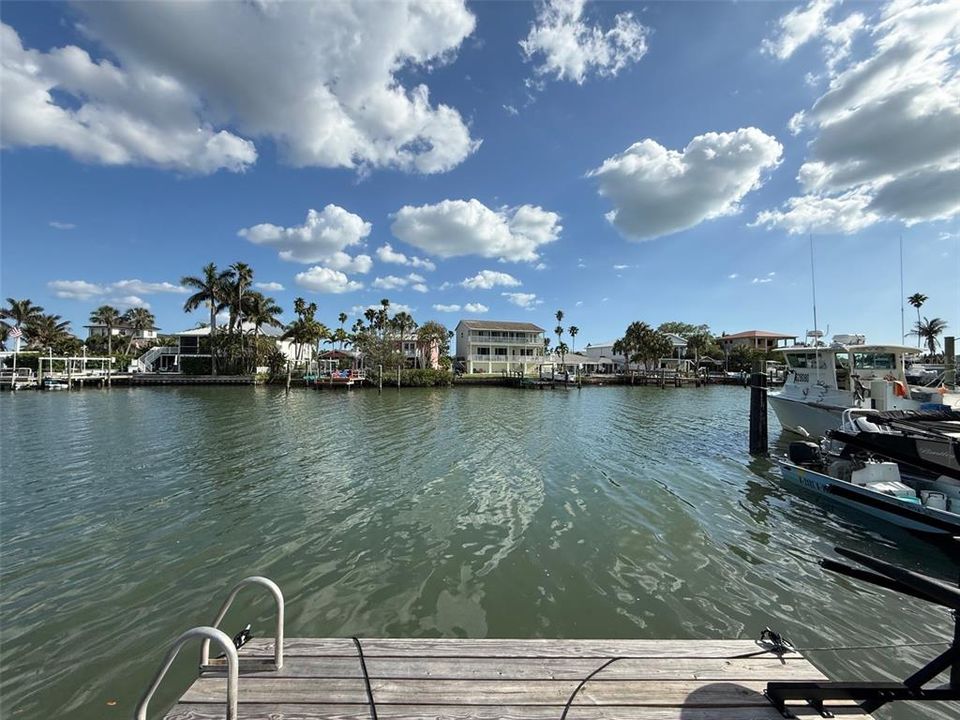 На продажу: $895,000 (0.16 acres)