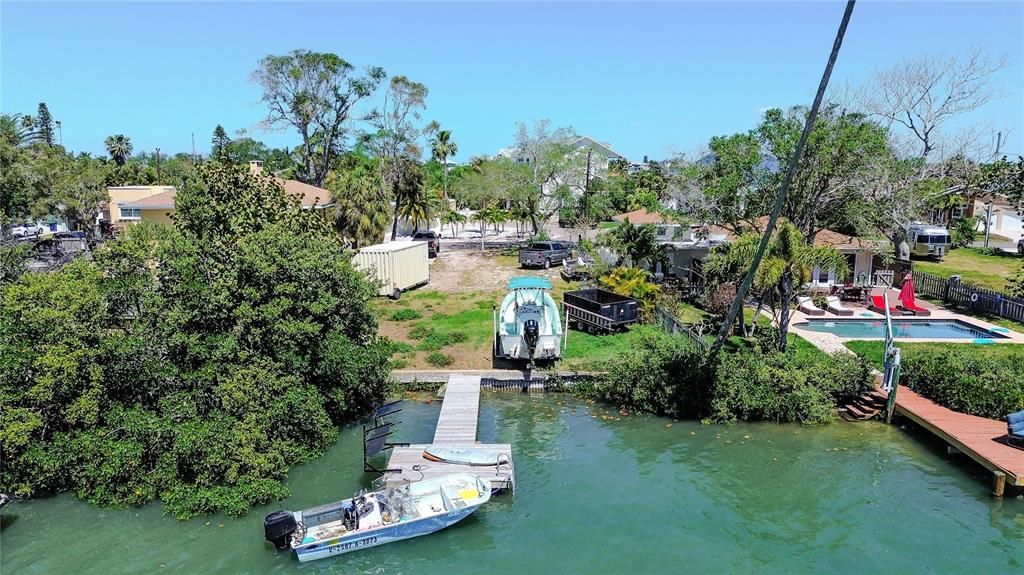 На продажу: $895,000 (0.16 acres)