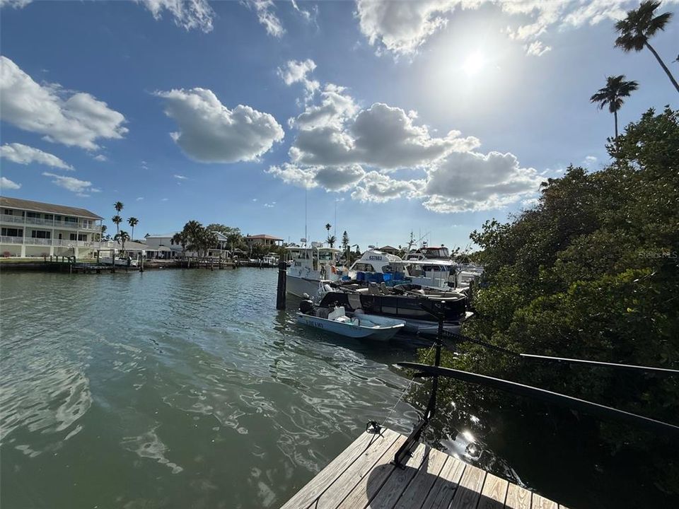 На продажу: $895,000 (0.16 acres)