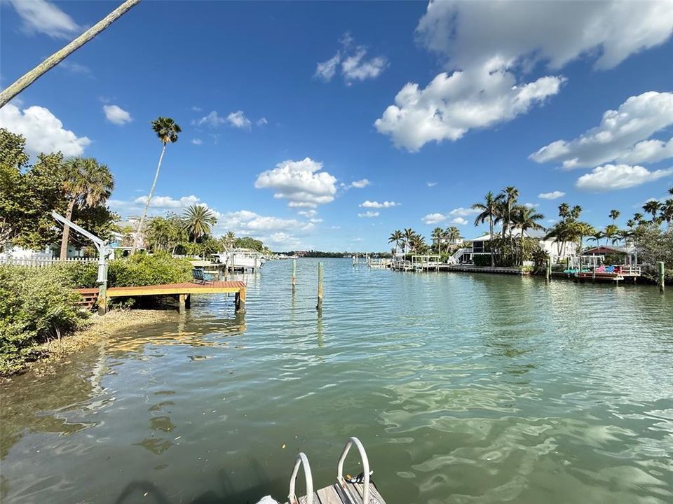 На продажу: $895,000 (0.16 acres)