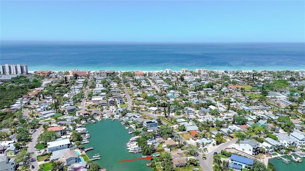 На продажу: $895,000 (0.16 acres)