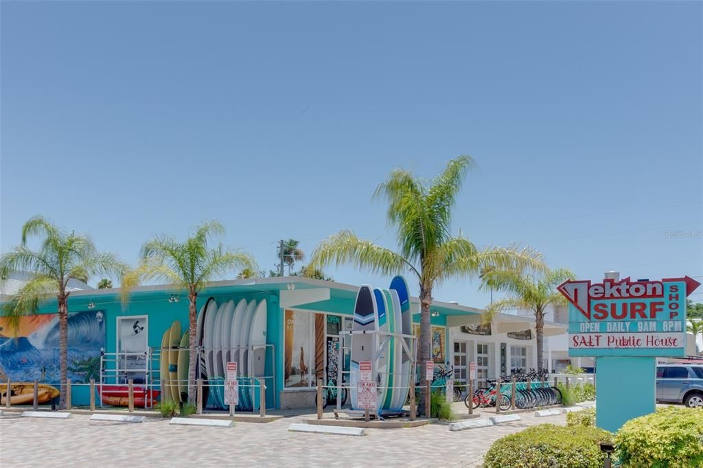 На продажу: $895,000 (0.16 acres)