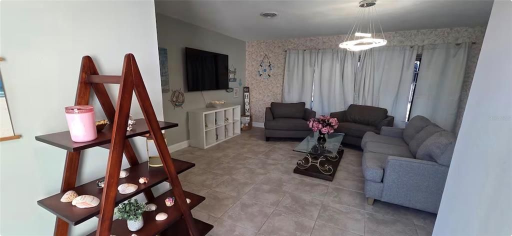 Active With Contract: $700,000 (3 beds, 2 baths, 1557 Square Feet)