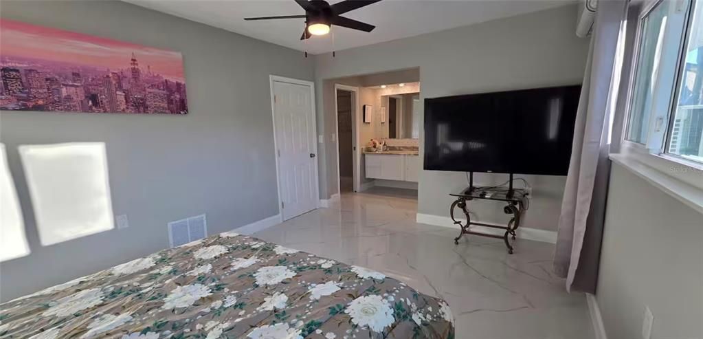 Active With Contract: $700,000 (3 beds, 2 baths, 1557 Square Feet)