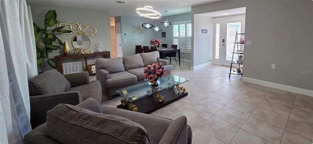 Active With Contract: $700,000 (3 beds, 2 baths, 1557 Square Feet)