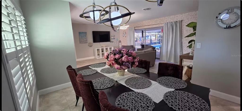 Active With Contract: $700,000 (3 beds, 2 baths, 1557 Square Feet)