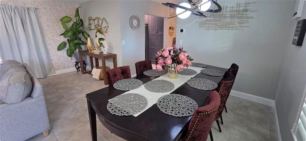 Active With Contract: $700,000 (3 beds, 2 baths, 1557 Square Feet)