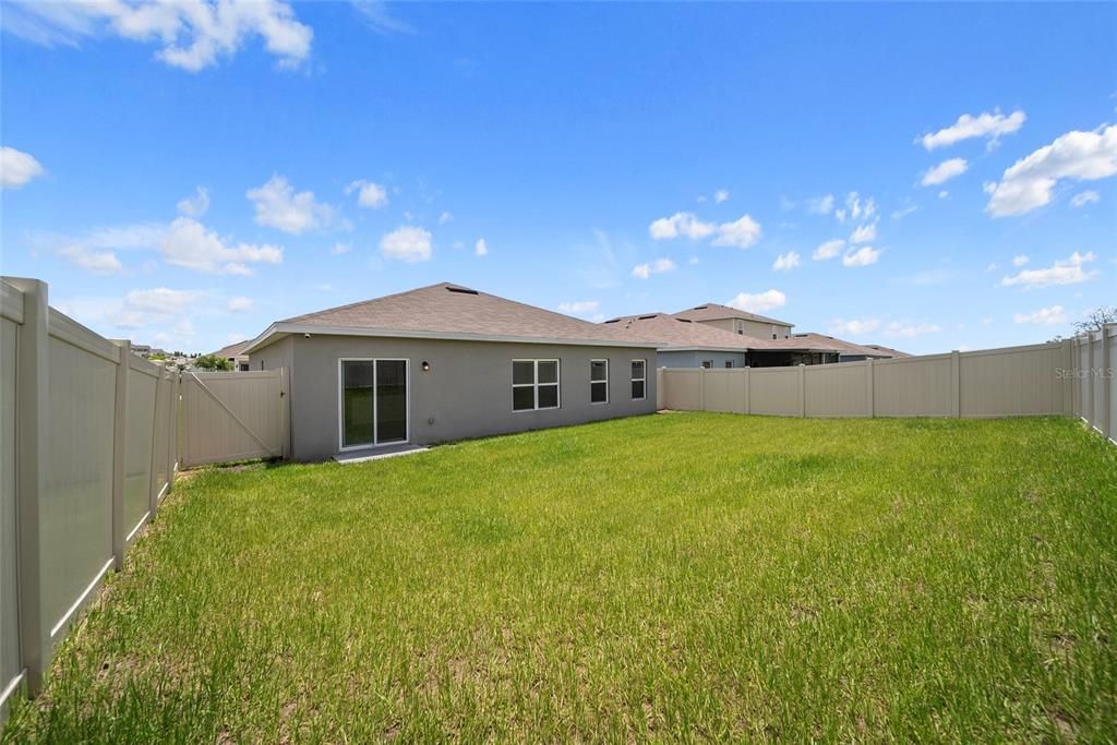 Под контрактом: $299,999 (4 спален, 2 ванн, 1703 Квадратных фут)