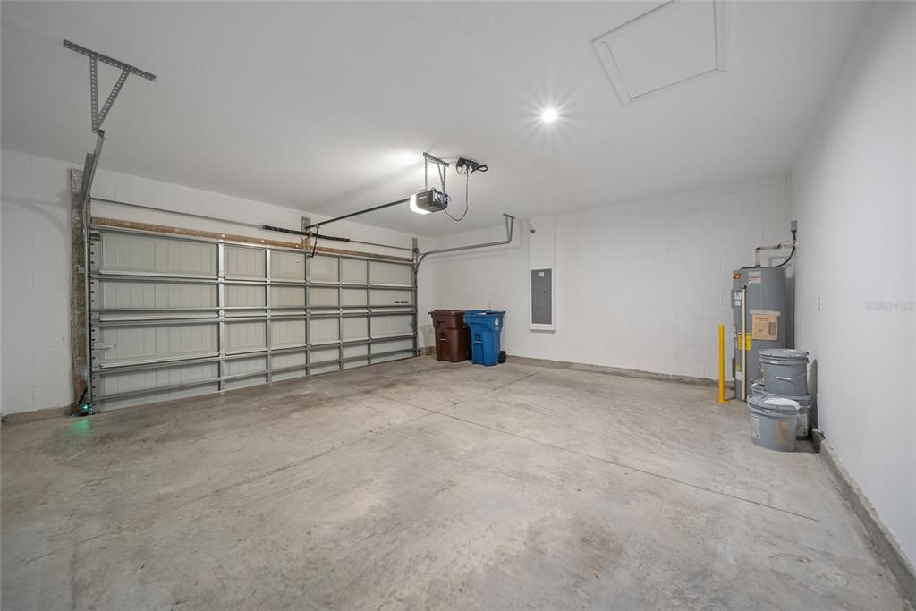 Под контрактом: $299,999 (4 спален, 2 ванн, 1703 Квадратных фут)