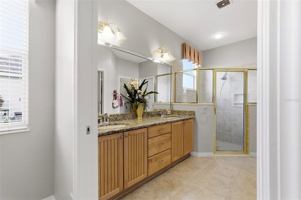 En Venta: $725,000 (3 camas, 2 baños, 2159 Pies cuadrados)