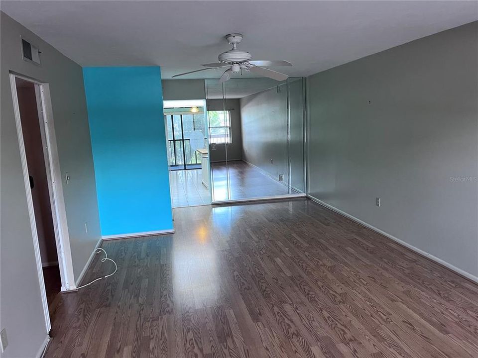 На продажу: $114,412 (2 спален, 2 ванн, 1050 Квадратных фут)