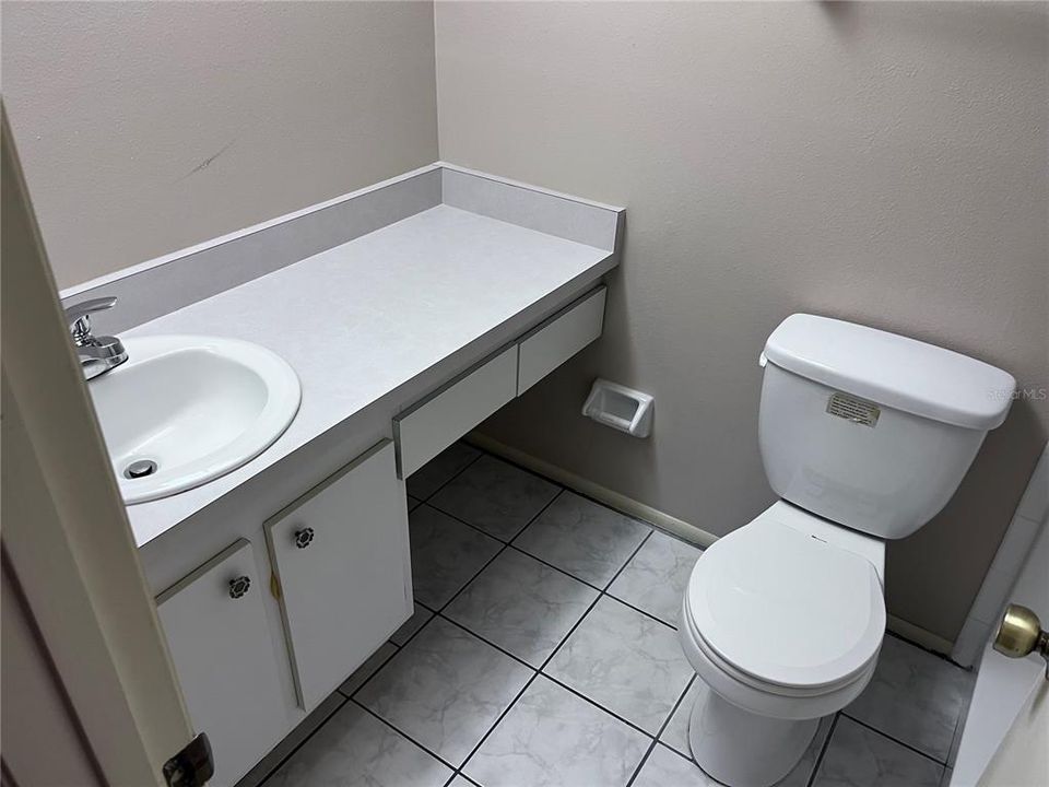 На продажу: $114,412 (2 спален, 2 ванн, 1050 Квадратных фут)