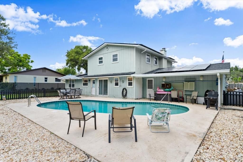 For Sale: $515,000 (5 beds, 2 baths, 2200 Square Feet)