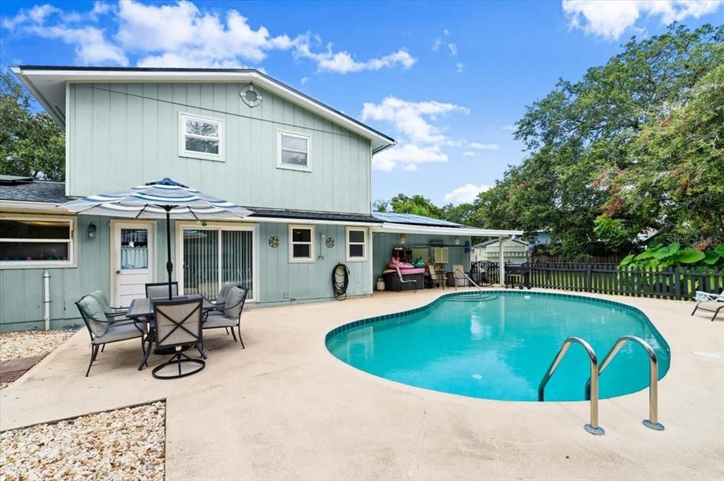 For Sale: $515,000 (5 beds, 2 baths, 2200 Square Feet)