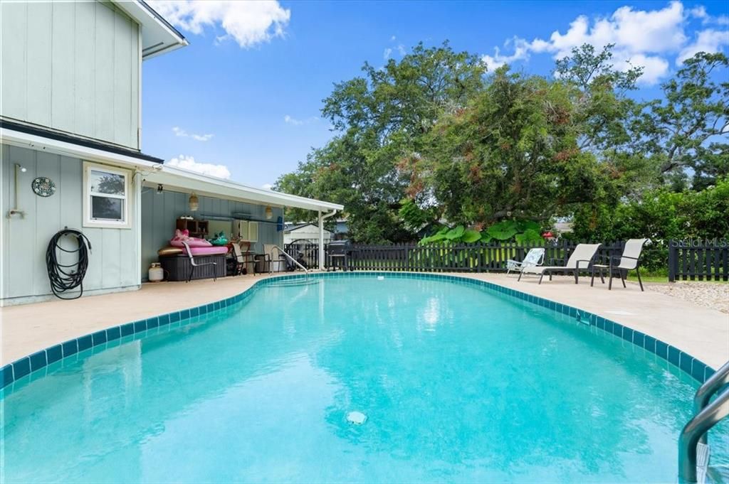 For Sale: $515,000 (5 beds, 2 baths, 2200 Square Feet)