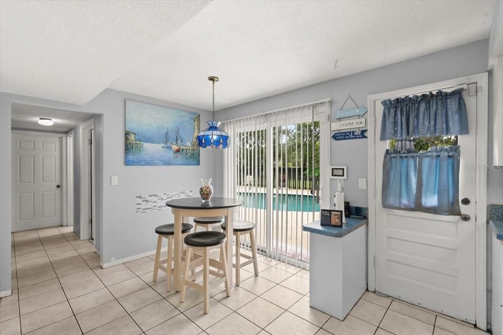 For Sale: $515,000 (5 beds, 2 baths, 2200 Square Feet)