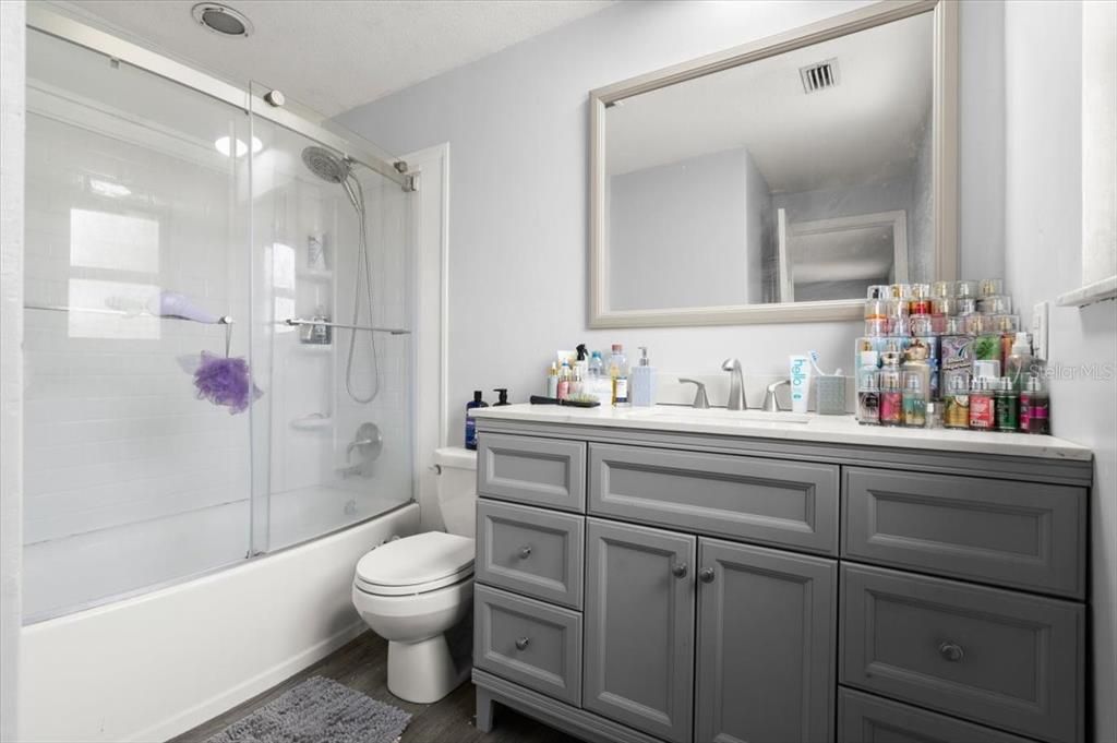 For Sale: $515,000 (5 beds, 2 baths, 2200 Square Feet)
