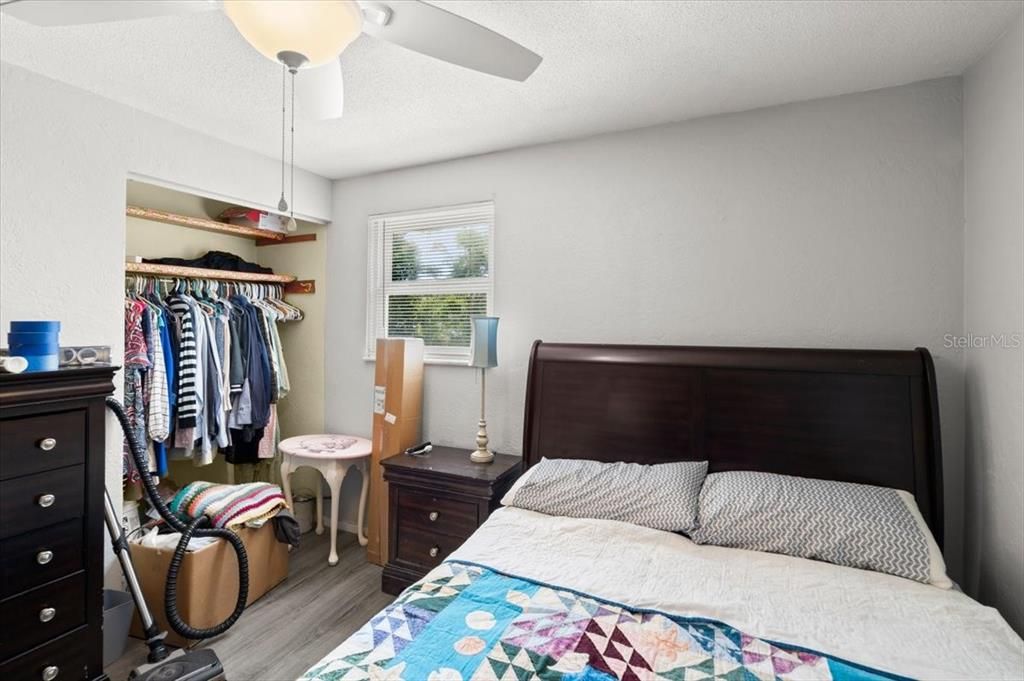 For Sale: $515,000 (5 beds, 2 baths, 2200 Square Feet)