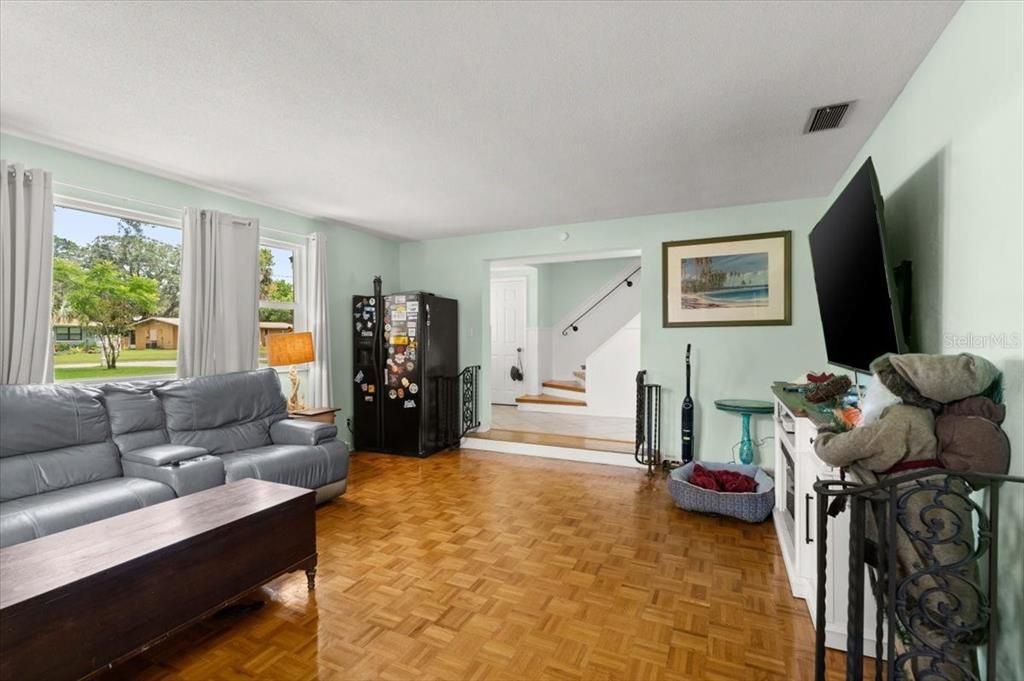 For Sale: $515,000 (5 beds, 2 baths, 2200 Square Feet)