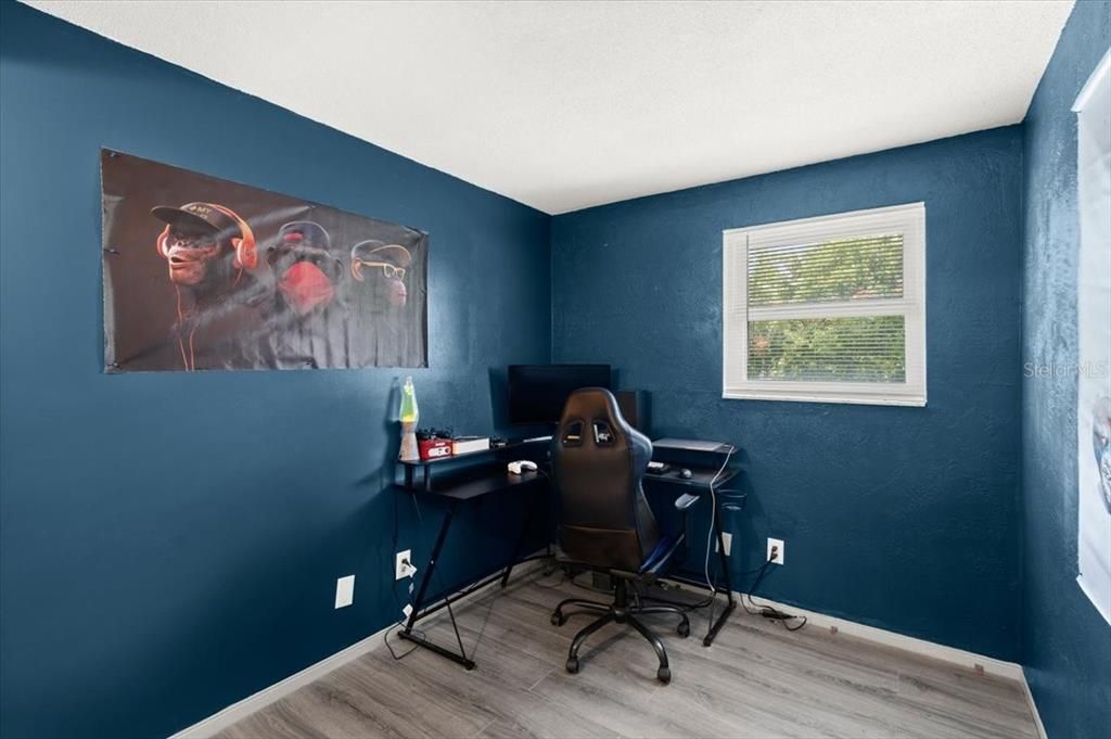 For Sale: $515,000 (5 beds, 2 baths, 2200 Square Feet)