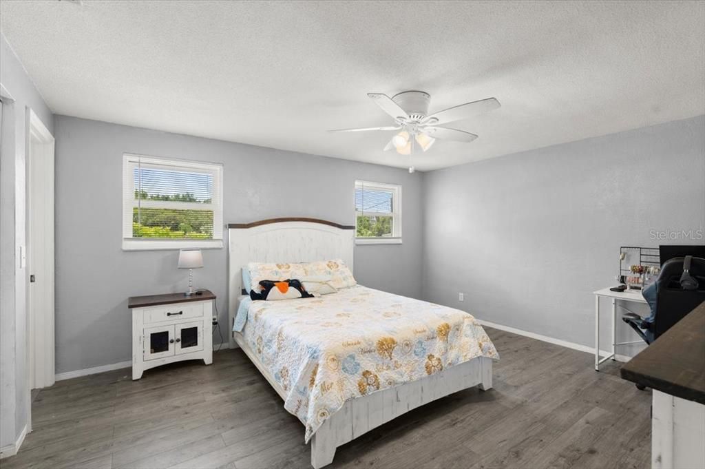 For Sale: $515,000 (5 beds, 2 baths, 2200 Square Feet)