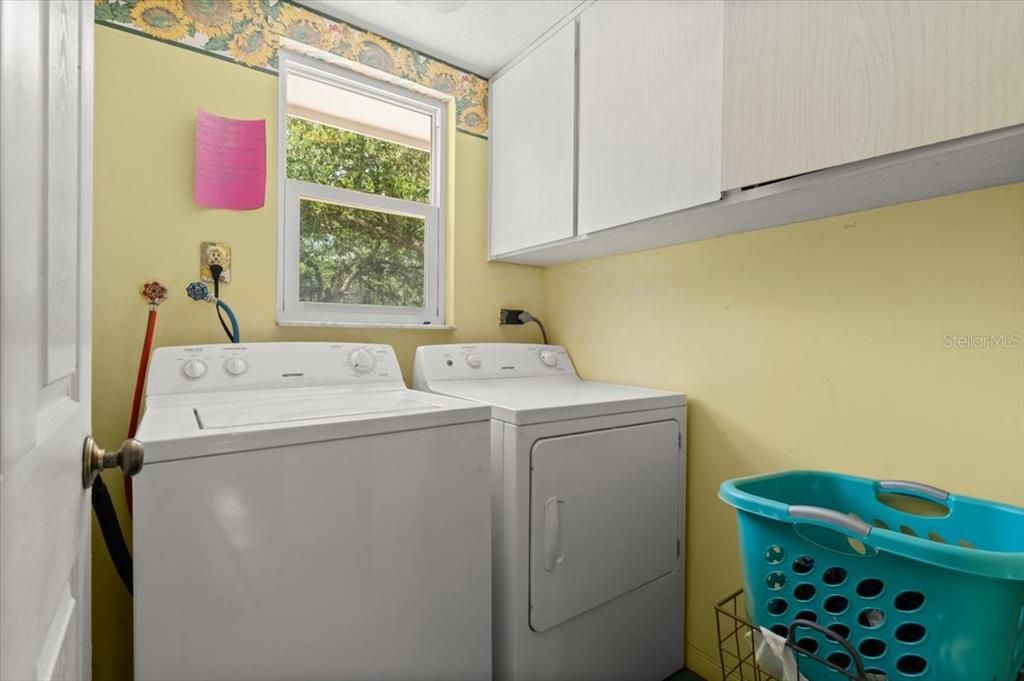 For Sale: $515,000 (5 beds, 2 baths, 2200 Square Feet)