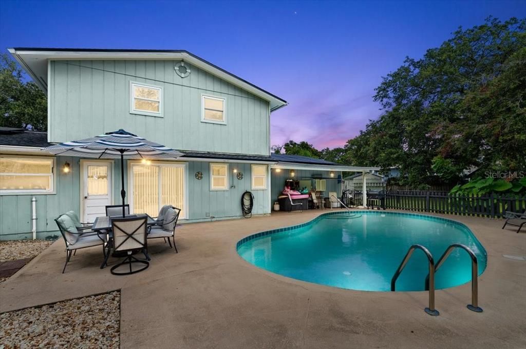 For Sale: $515,000 (5 beds, 2 baths, 2200 Square Feet)