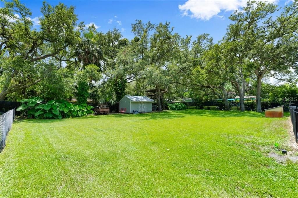For Sale: $515,000 (5 beds, 2 baths, 2200 Square Feet)