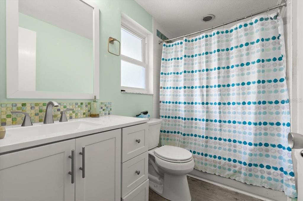 For Sale: $515,000 (5 beds, 2 baths, 2200 Square Feet)