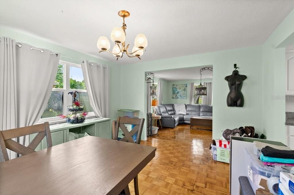 For Sale: $515,000 (5 beds, 2 baths, 2200 Square Feet)