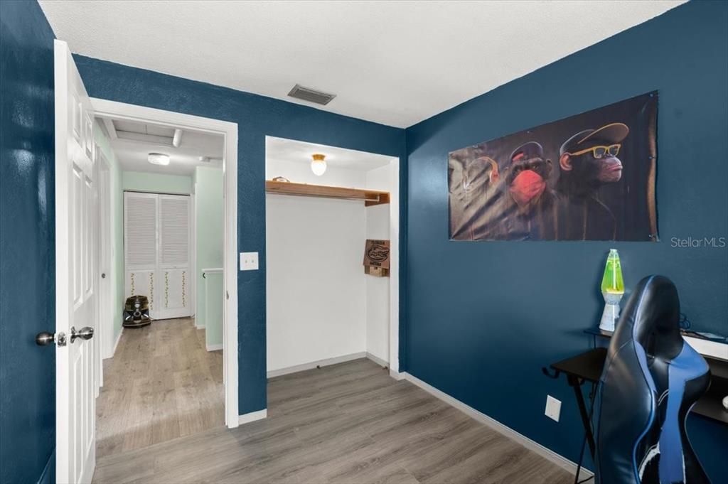 For Sale: $515,000 (5 beds, 2 baths, 2200 Square Feet)