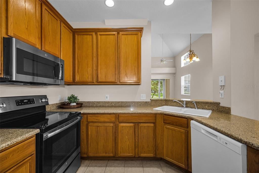 На продажу: $469,900 (3 спален, 2 ванн, 2027 Квадратных фут)