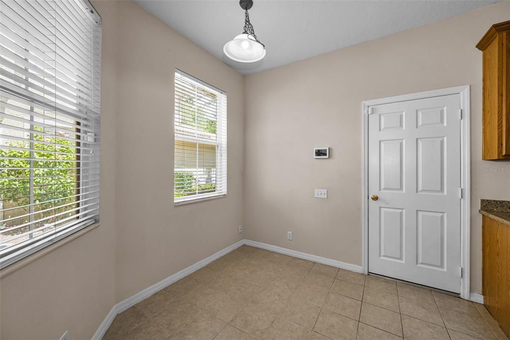 На продажу: $469,900 (3 спален, 2 ванн, 2027 Квадратных фут)