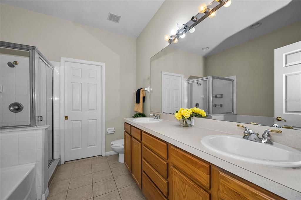 На продажу: $469,900 (3 спален, 2 ванн, 2027 Квадратных фут)