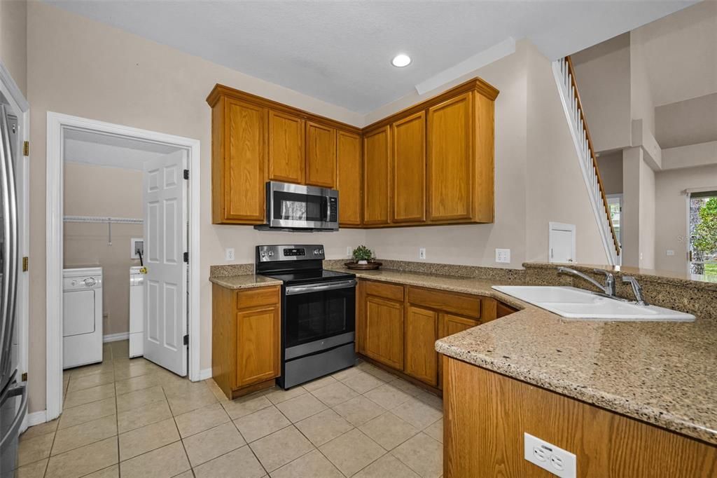 На продажу: $469,900 (3 спален, 2 ванн, 2027 Квадратных фут)