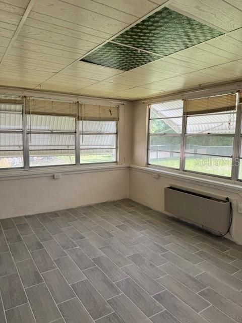 For Rent: $1,350 (2 beds, 1 baths, 1056 Square Feet)