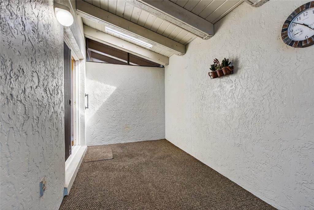 На продажу: $149,900 (2 спален, 2 ванн, 1066 Квадратных фут)