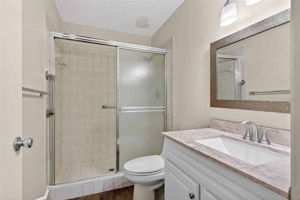 На продажу: $149,900 (2 спален, 2 ванн, 1066 Квадратных фут)