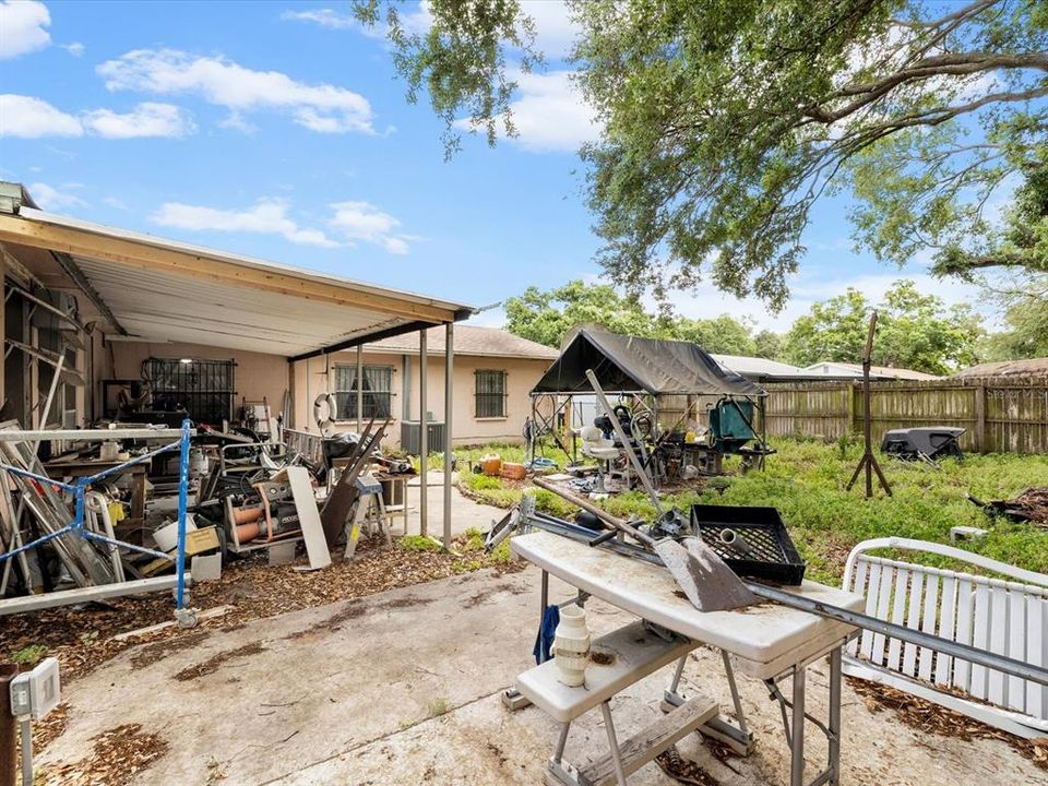 Activo con contrato: $250,000 (3 camas, 2 baños, 1269 Pies cuadrados)