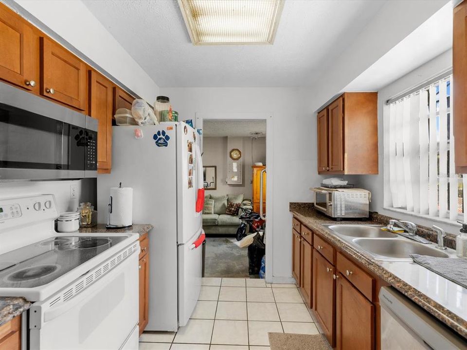 Activo con contrato: $250,000 (3 camas, 2 baños, 1269 Pies cuadrados)
